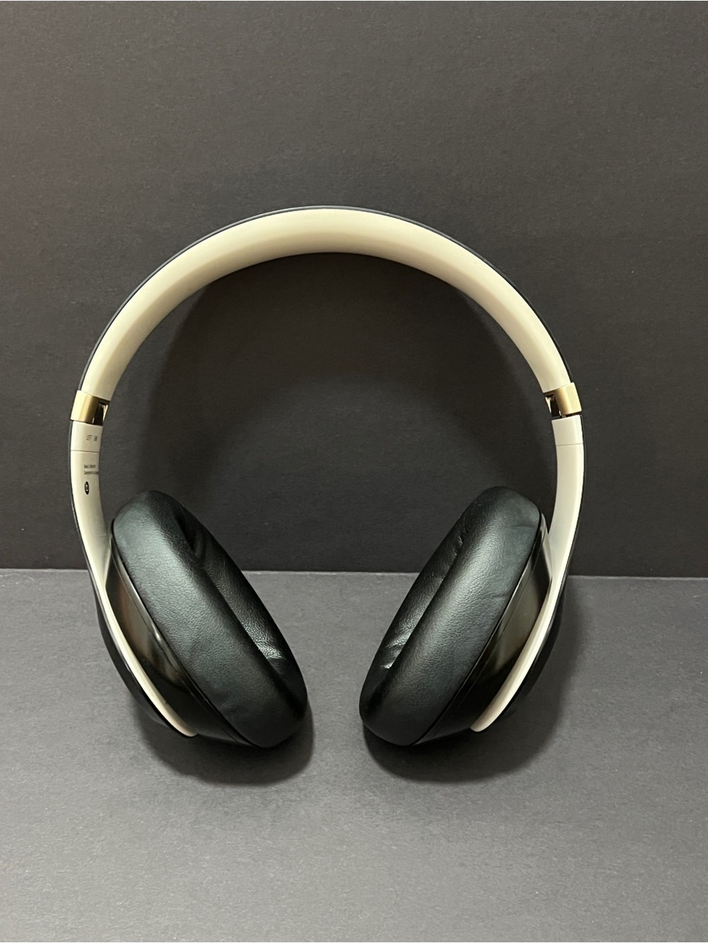 Beats Studio Pro Headphones black gold - Picture 2 of 13